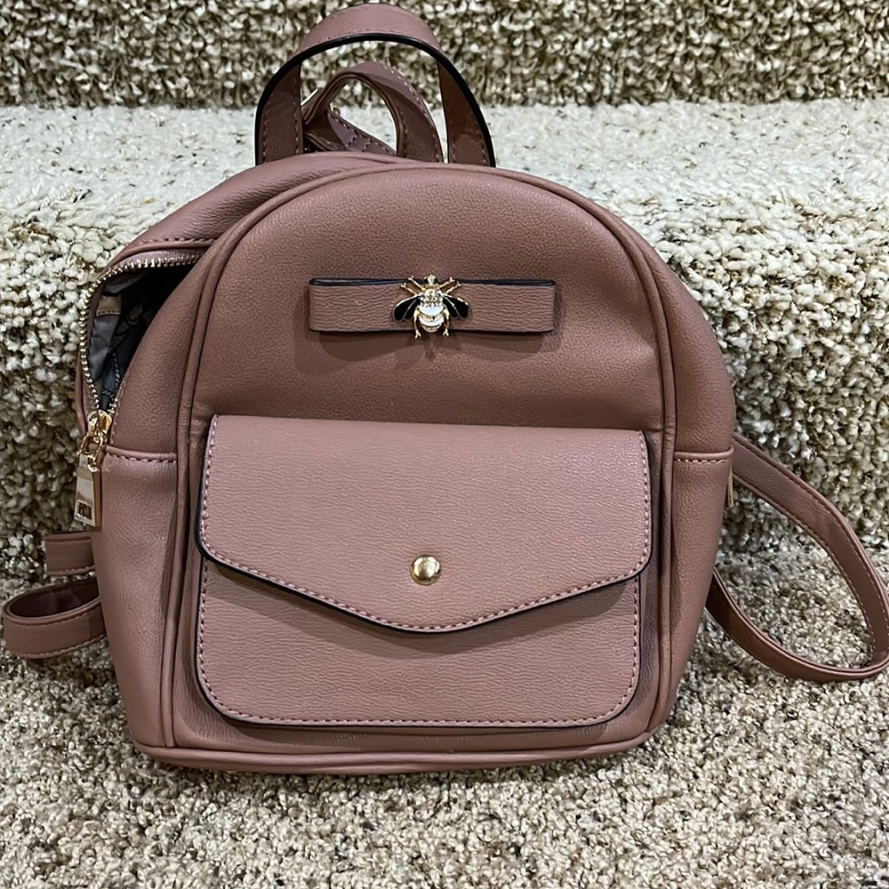 Small Bee Backpack. - image 1